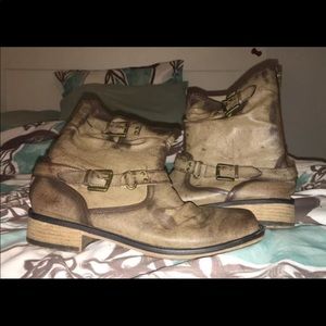 Distressed style combat boots